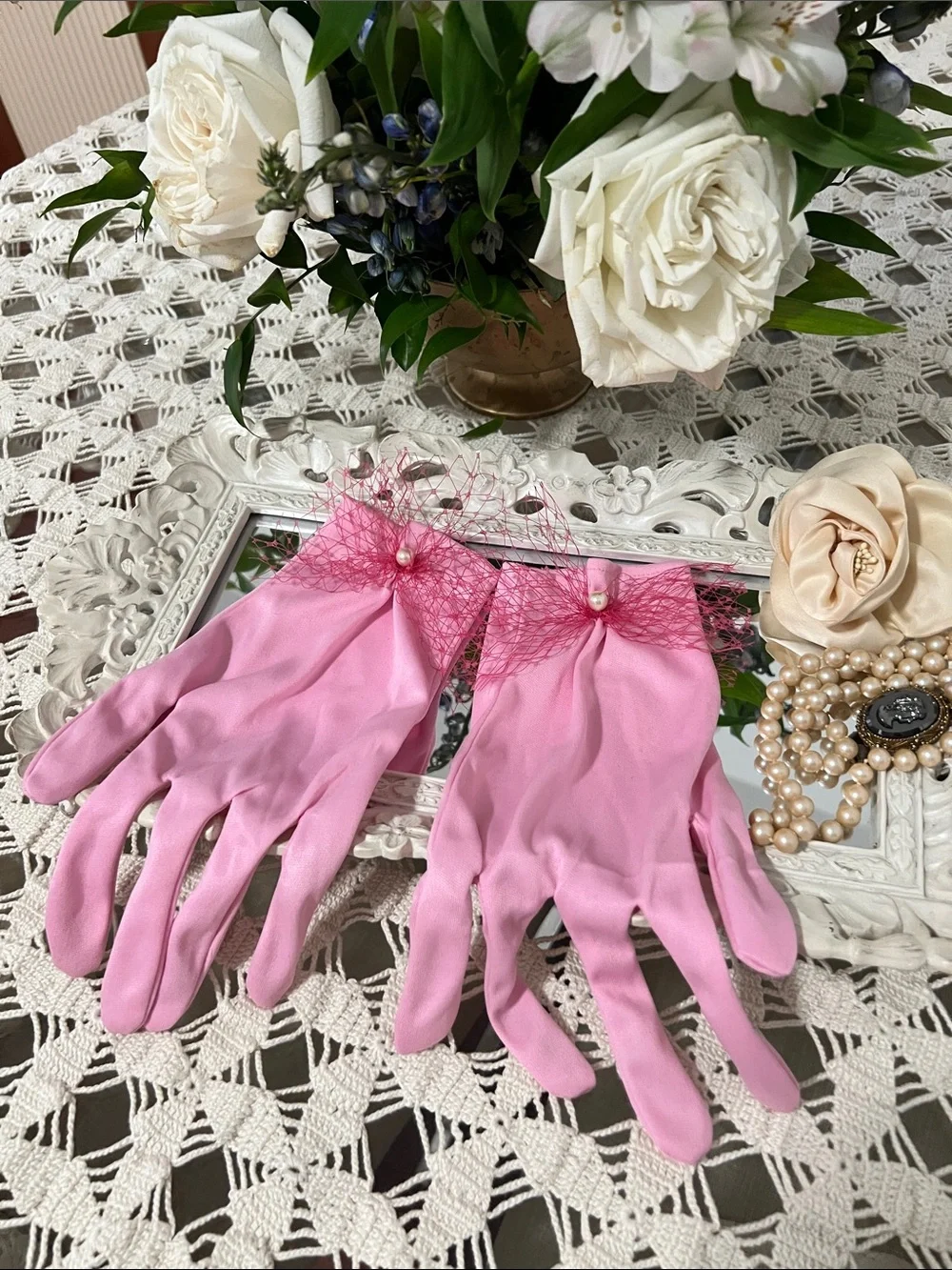 Pink Vintage-Inspired Ladies Gloves with Decorative Netting